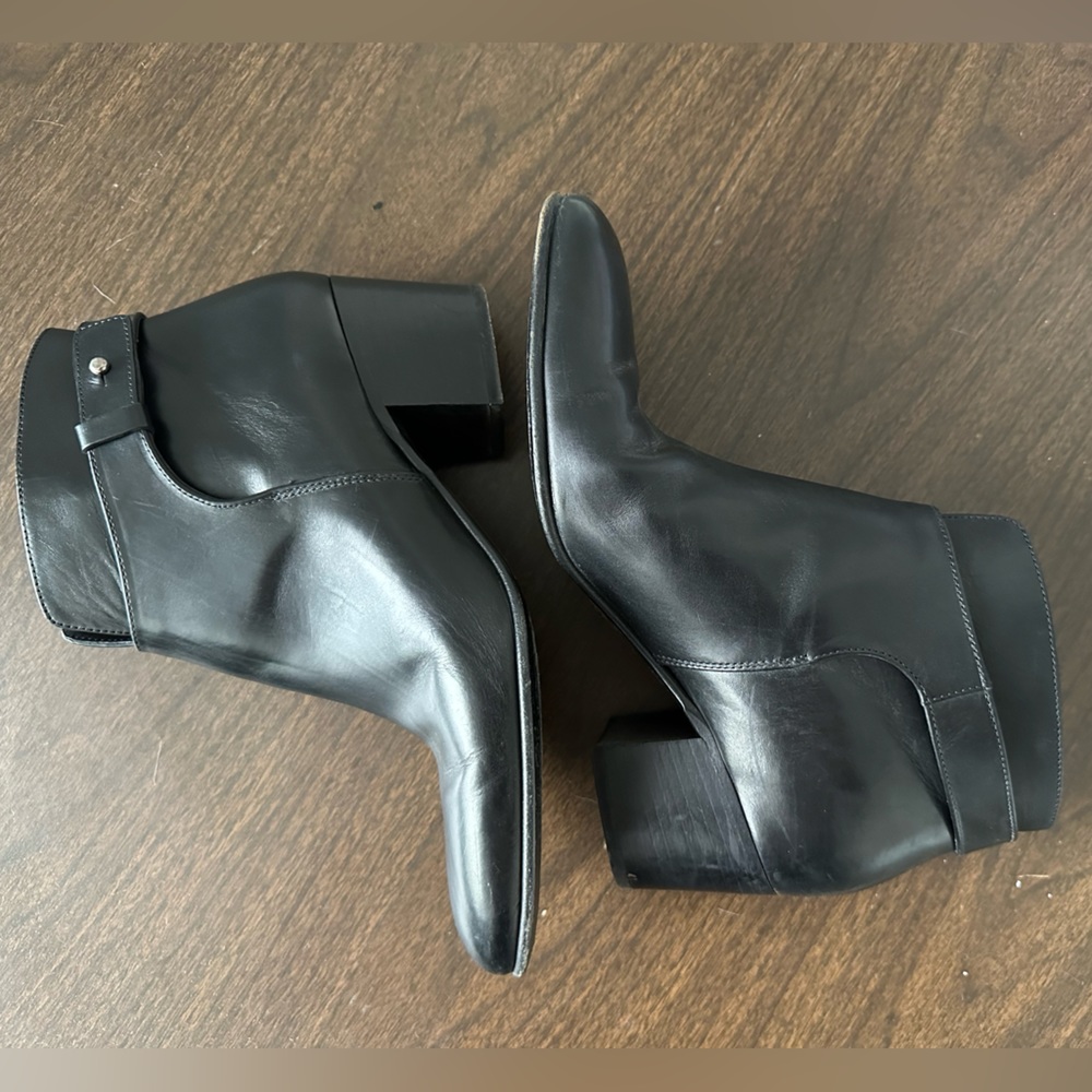 Vince black leather low-heeled almond-toed booties 7.5